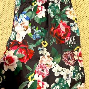 Nike Women’s Athletic Pant, new without tags 2XL